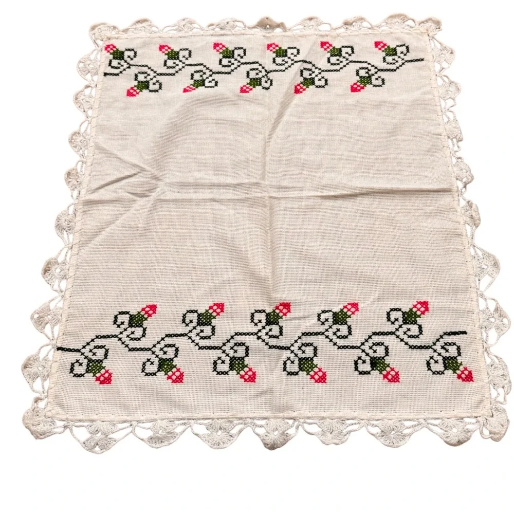 Vintage Cross Stitch Floral Table Runner Lace Trim Crochet Border Cream‎ 19x22